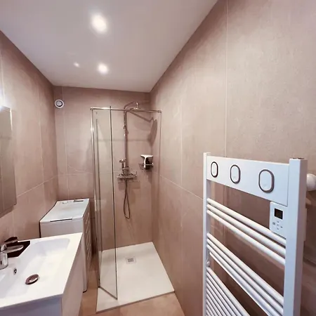 Cosy Avec Terrasse Centre شقة *