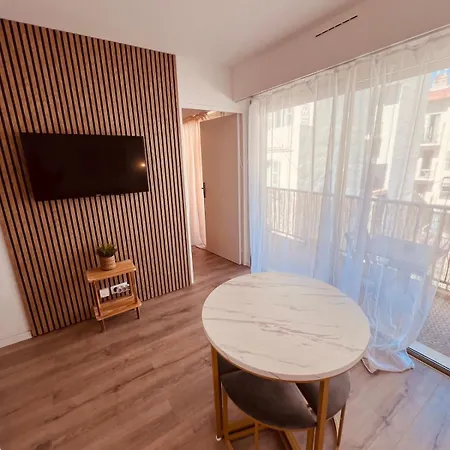 Cosy Avec Terrasse Centre Appartement *